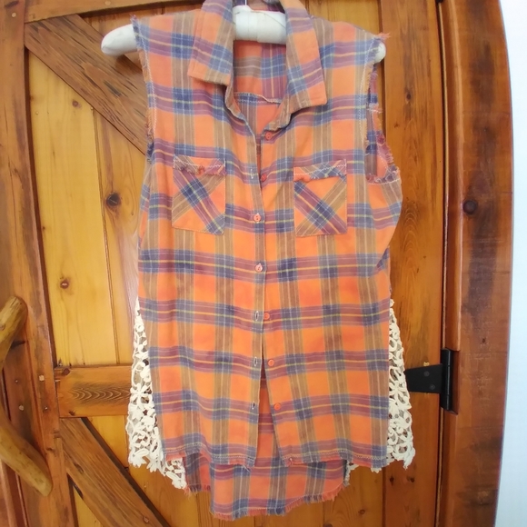 Sleeveless Flannel Shirt with lace inserts - Picture 1 of 8